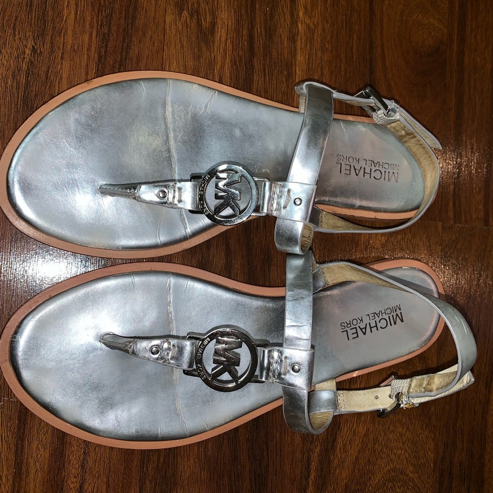 SIZE 7.5 MICHAEL KORS SILVER LOGO SANDAL